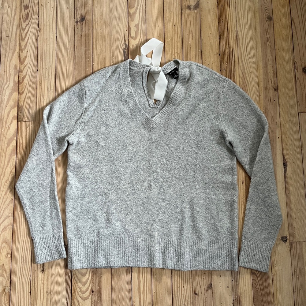 HALOGEN Light Gray V Neck Sweater Back Ribbon Tie Detail Size XL Wool blend soft